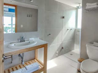 PARADISE BEACHFRONT AND NIGHTLIFE HEART