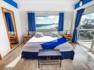 PARADISE BEACHFRONT AND NIGHTLIFE HEART