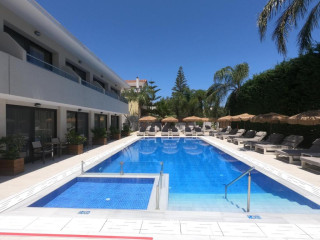 Paradise Hotel