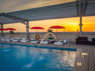 HOTEL VERSAY