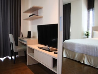 PARK VILLAGE SERVICED SUITES