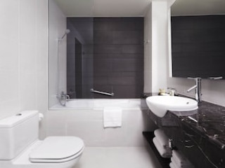 PARKROYAL SERVICED SUITES