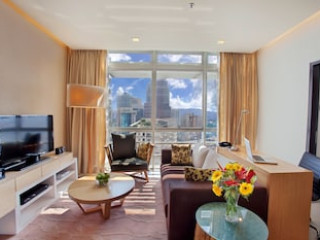 PARKROYAL SERVICED SUITES