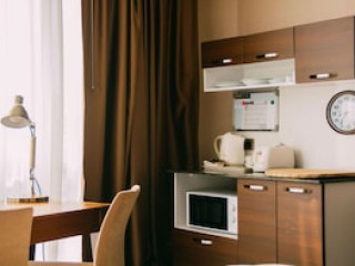 PARKSIDE HOTEL AND APARTMENTS