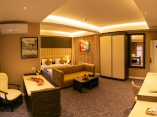 PARKWAY INN HOTEL AND SPA