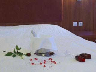 PARNIS PALACE HOTEL SUITES