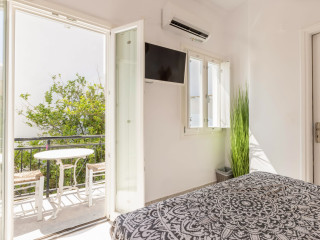 Parosquare Central Suites