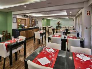 Parque Mourabel, Oasis Village and Pe do Lago