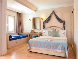 HIGH TECH TAMARISES HOTEL
