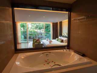 Peach Blossom Resort & Pool Villa - SHA Plus