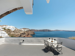 Pearl of Caldera Oia