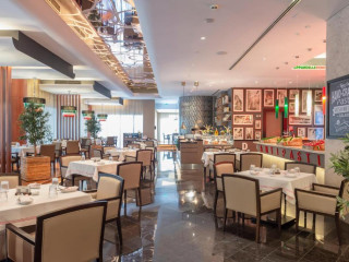 Pearl Rotana Capital Centre