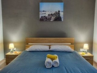 PEBBLE BEACH HOLIDAY APARTMENTS