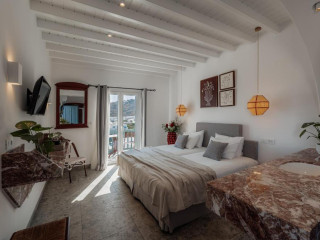 Pelican Bay Hotel