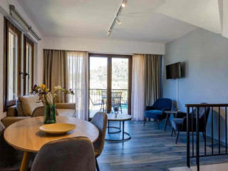 Penelope Luxury Suites