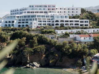 Peninsula Resort & Spa