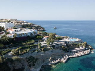 Peninsula Resort & Spa