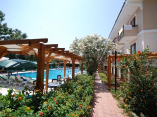 PERDIKIA BEACH  HOTEL