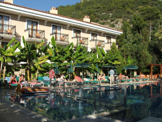 PERDIKIA BEACH HOTEL