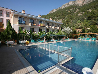 PERDIKIA BEACH HOTEL