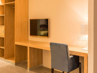 Pereybere Hotel and Apartments