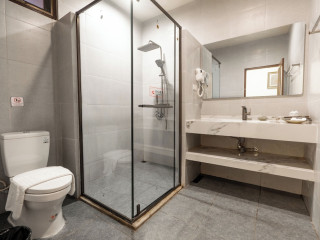 Phuket Leelavadee Hua Ting Resort