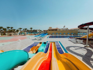 Pickalbatros Dana Beach Resort - Aqua Park