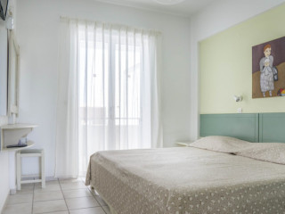 PINELOPI HOTEL-APARTMENTS