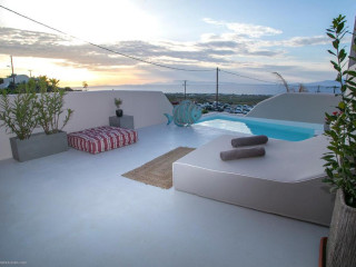 Pink Freud Villas Santorini