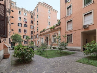 PIRAMIDE AND TESTACCIO DESIGN FLAT