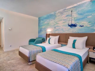 PIRATE'S BEACH CLUB