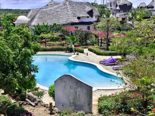 Jacaranda Beach Resort and Safari Tsavo Explorer RO