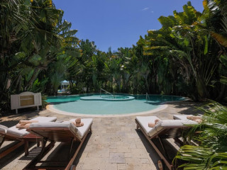 Royal Hideaway Playacar