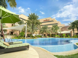 Movenpick Hotel si Formula 1 Grand Prix Ticket