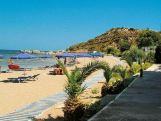 Paradise Studios & Apts