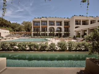 PLANOS DELUXE HOTEL
