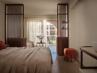 PLANOS DELUXE HOTEL