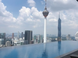 THE HOLLWOOD SUITES AT PLATINUM