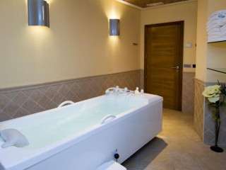 LEGACY GASTRO SUITES