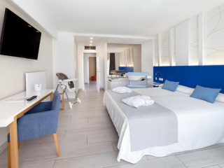 Playa Olid Suites & Apartments