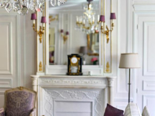 Plaza Athenee - Dorchester Collection