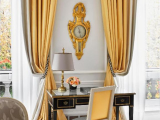 Plaza Athenee - Dorchester Collection