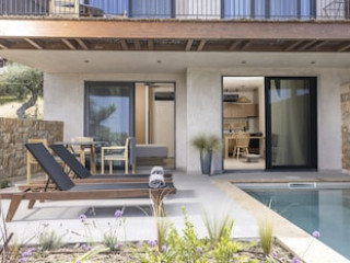 PNOES LUXURY SUITES