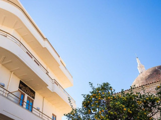 Polyxenia Suites