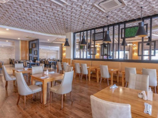 PORT RIVER HOTEL & SPA