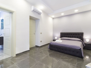 PORTO ROOMS & SUITE
