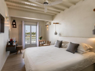 Poseidon Hotel Suites