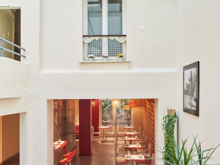 Posy Hotel by HappyCulture