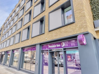PREMIER INN LONDON HAMMERSMITH [SHEPHERDS BUSH ROAD]