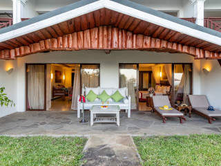 PrideInn Paradise Beach Hotel